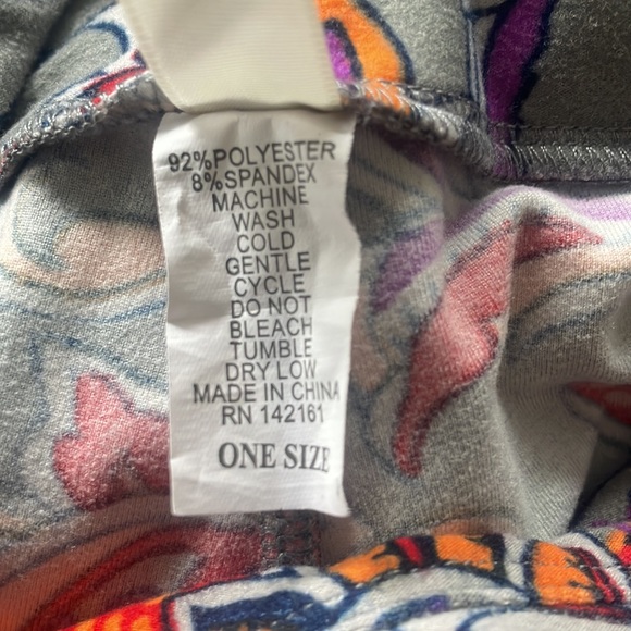 LuLaRoe one size gray printed leggings - Picture 5 of 5